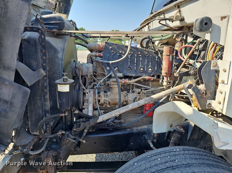 image for item DO2837 1988 Freightliner FLC  semi truck