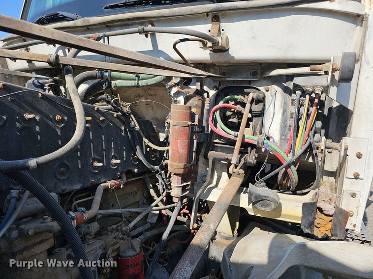 image for item DO2837 1988 Freightliner FLC  semi truck