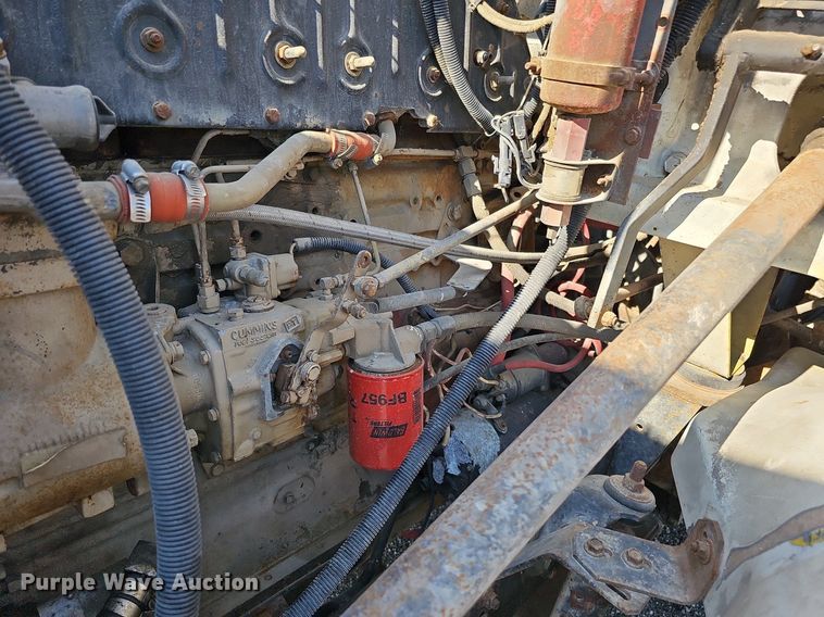 image for item DO2837 1988 Freightliner FLC  semi truck