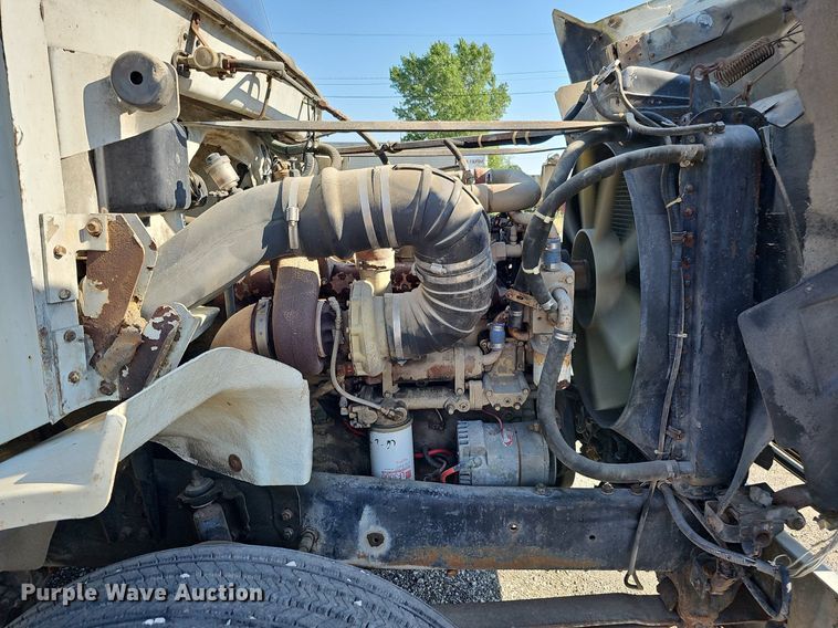 image for item DO2837 1988 Freightliner FLC  semi truck