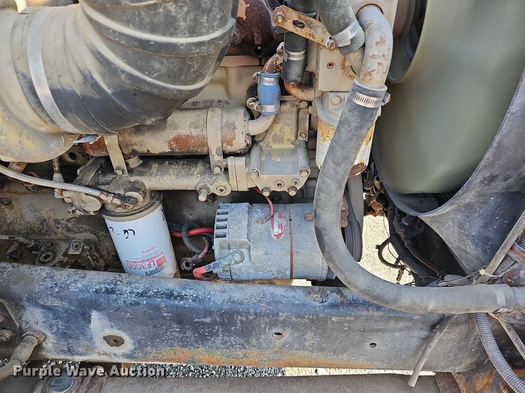 image for item DO2837 1988 Freightliner FLC  semi truck