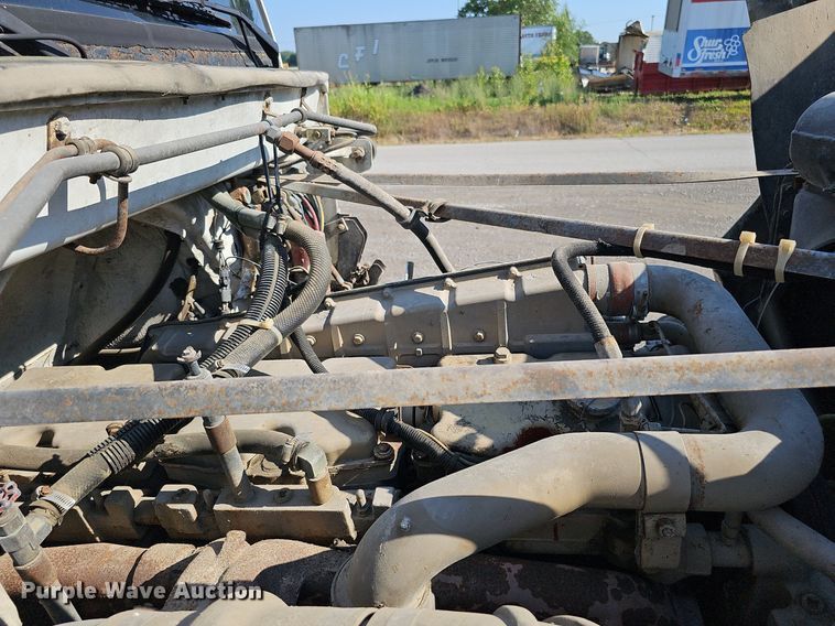 image for item DO2837 1988 Freightliner FLC  semi truck