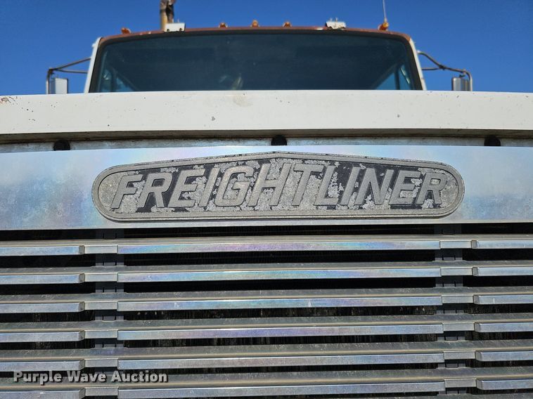 image for item DO2837 1988 Freightliner FLC  semi truck