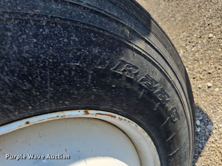 image for item DO2837 1988 Freightliner FLC  semi truck