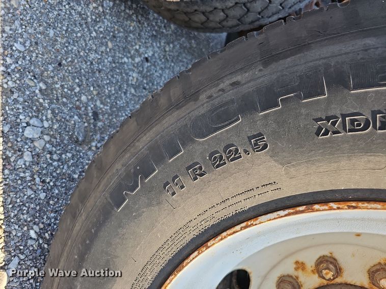 image for item DO2837 1988 Freightliner FLC  semi truck