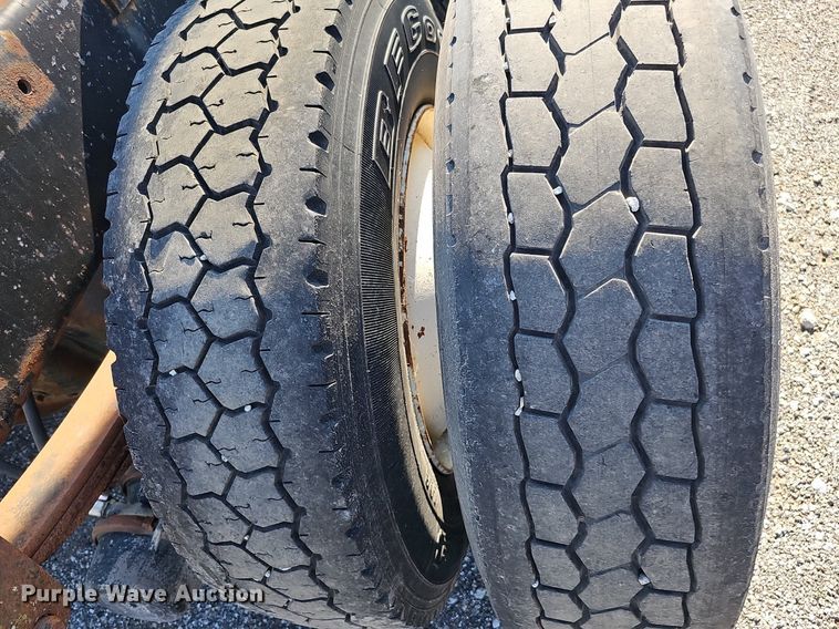 image for item DO2837 1988 Freightliner FLC  semi truck