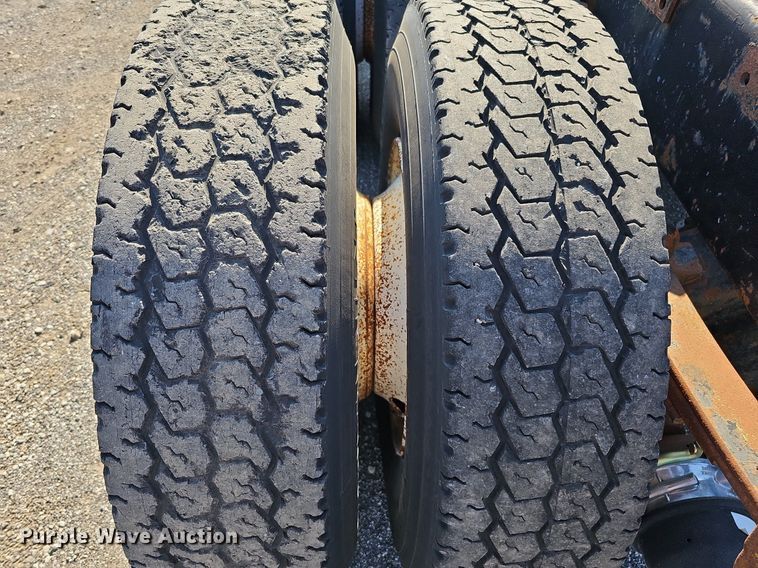 image for item DO2837 1988 Freightliner FLC  semi truck