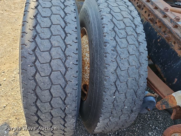 image for item DO2837 1988 Freightliner FLC  semi truck