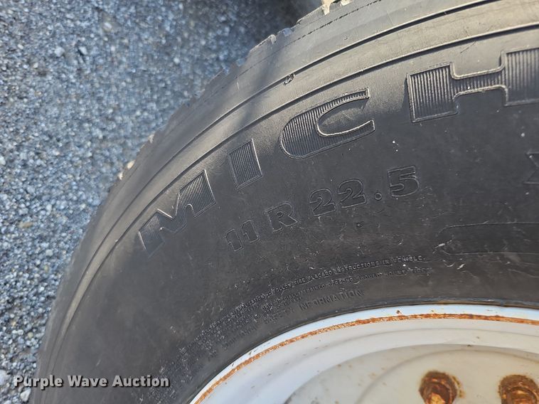 image for item DO2837 1988 Freightliner FLC  semi truck