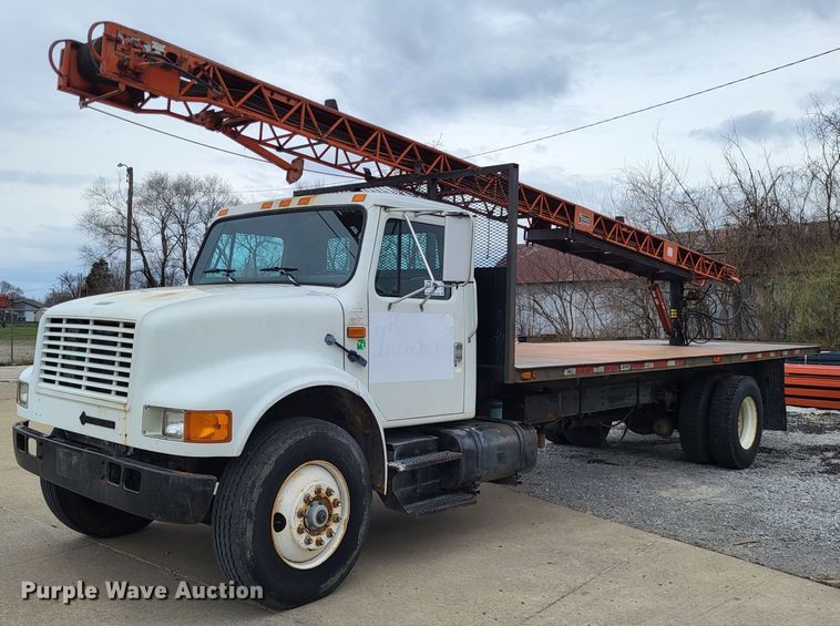 image for item DO3619 1993 International 4900  flatbed truck