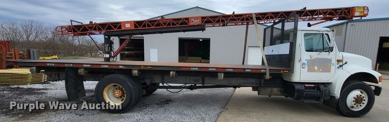 image for item DO3619 1993 International 4900  flatbed truck