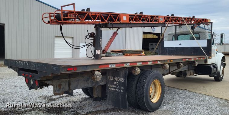 image for item DO3619 1993 International 4900  flatbed truck