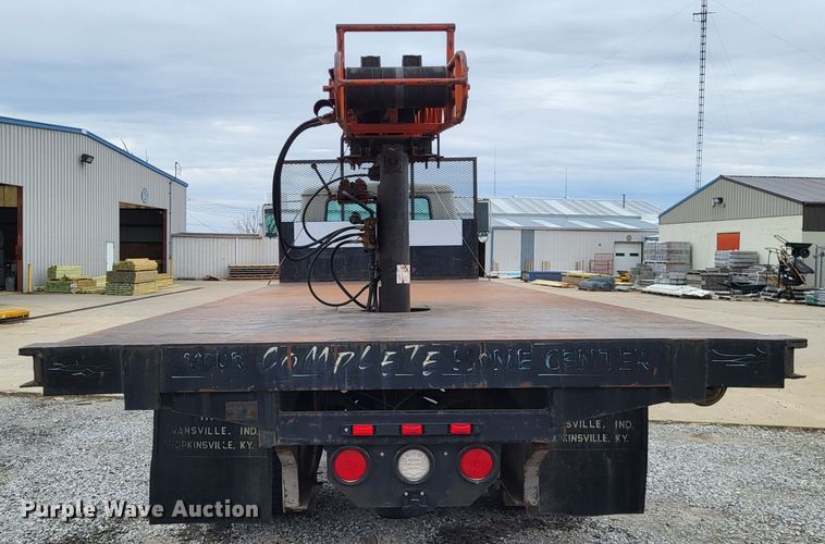 image for item DO3619 1993 International 4900  flatbed truck