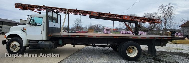 image for item DO3619 1993 International 4900  flatbed truck