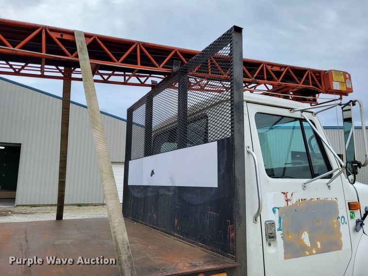 image for item DO3619 1993 International 4900  flatbed truck