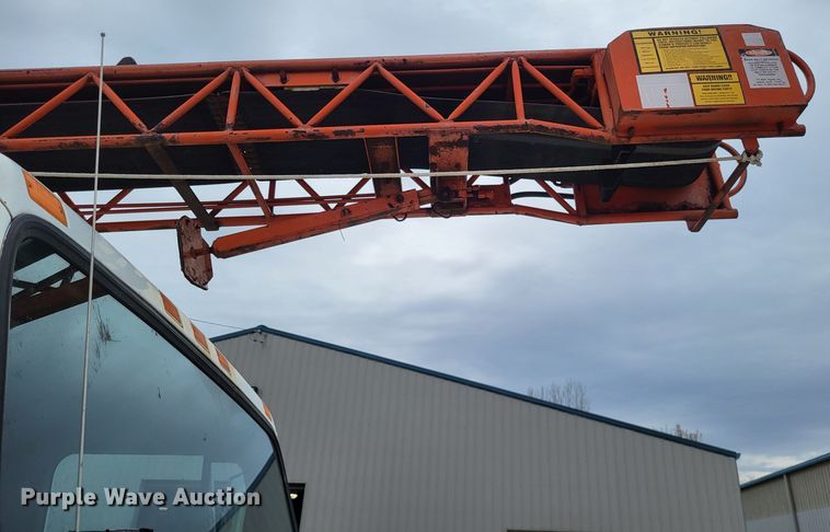 image for item DO3619 1993 International 4900  flatbed truck