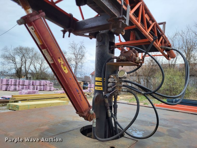 image for item DO3619 1993 International 4900  flatbed truck