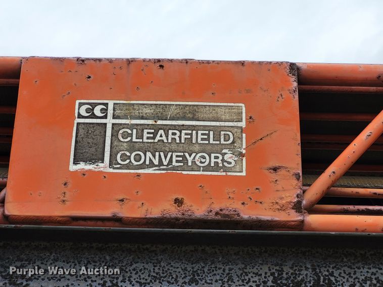 image for item DO3619 1993 International 4900  flatbed truck