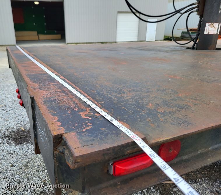 image for item DO3619 1993 International 4900  flatbed truck