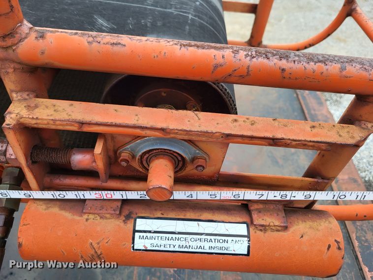 image for item DO3619 1993 International 4900  flatbed truck