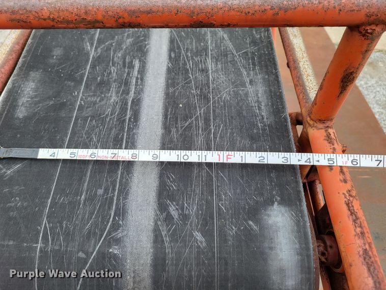 image for item DO3619 1993 International 4900  flatbed truck