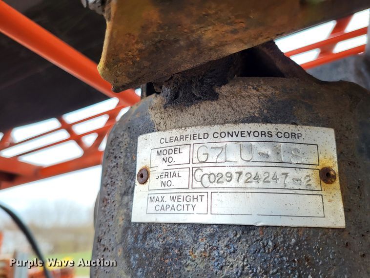 image for item DO3619 1993 International 4900  flatbed truck