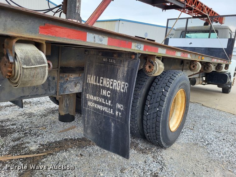 image for item DO3619 1993 International 4900  flatbed truck