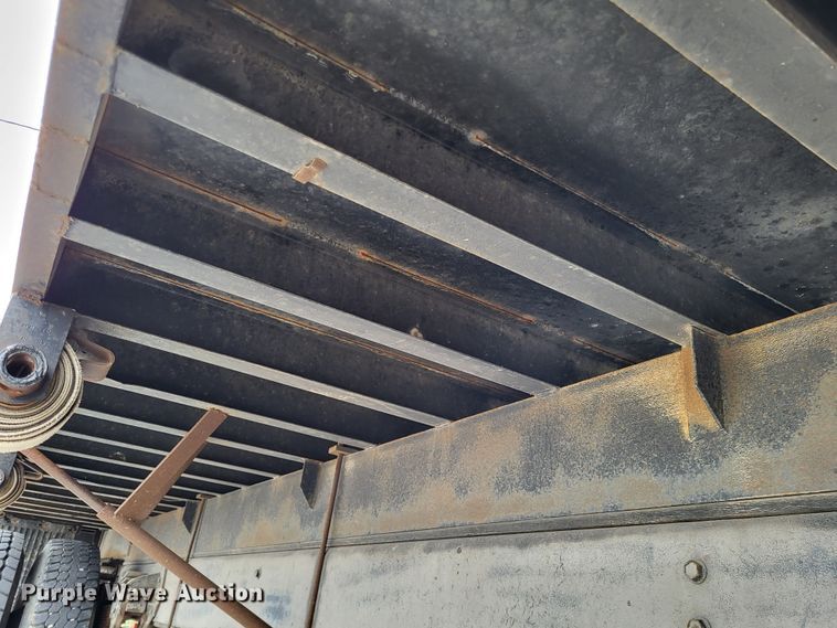 image for item DO3619 1993 International 4900  flatbed truck