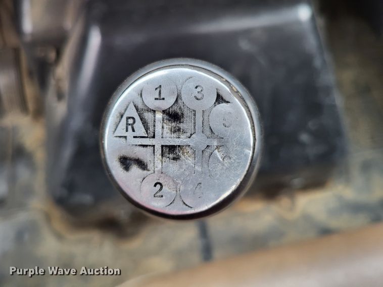 image for item DO3619 1993 International 4900  flatbed truck