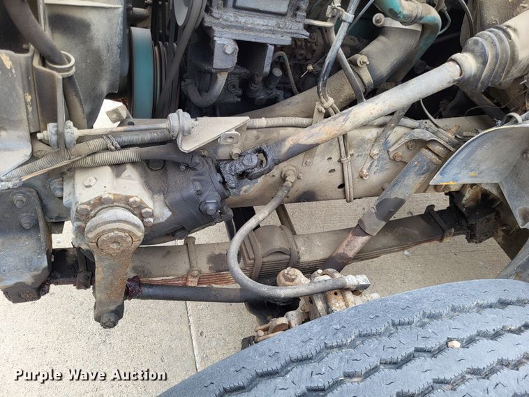 image for item DO3619 1993 International 4900  flatbed truck