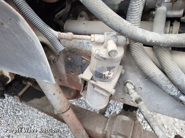 image for item DO3619 1993 International 4900  flatbed truck