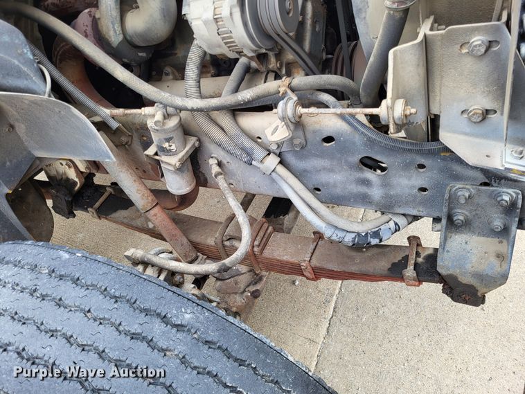 image for item DO3619 1993 International 4900  flatbed truck