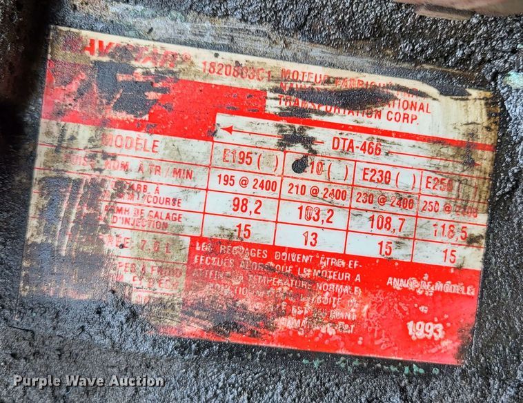 image for item DO3619 1993 International 4900  flatbed truck