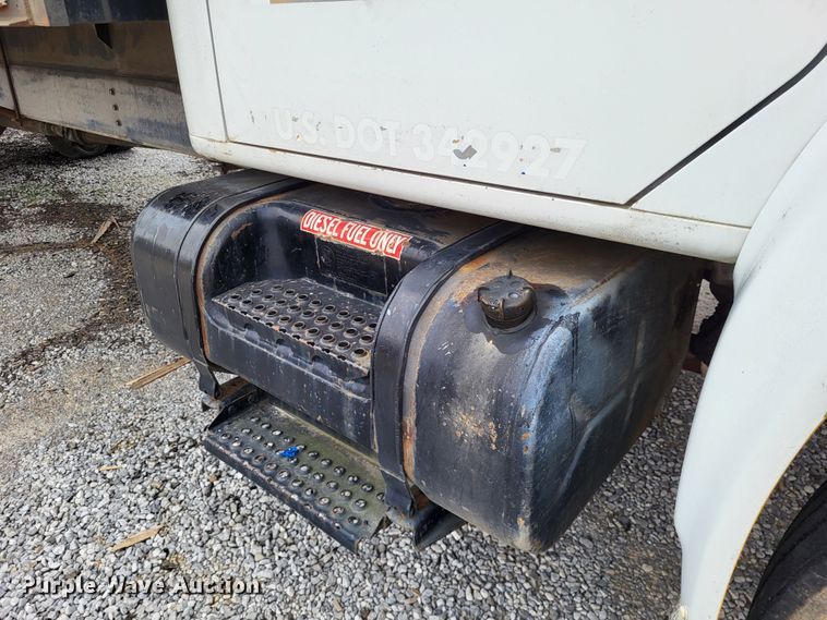 image for item DO3619 1993 International 4900  flatbed truck