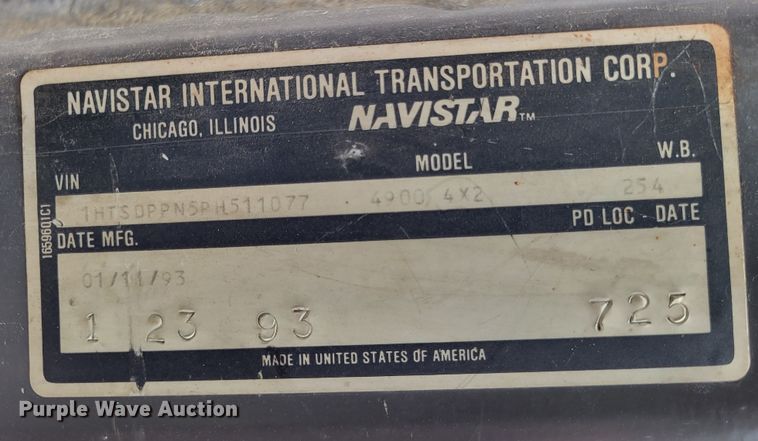 image for item DO3619 1993 International 4900  flatbed truck