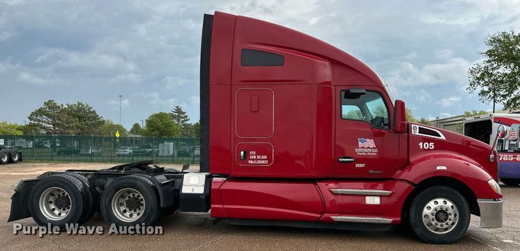 image for item DO4932 2014 Kenworth T680  semi truck