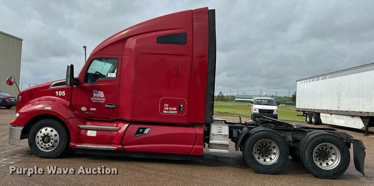 image for item DO4932 2014 Kenworth T680  semi truck