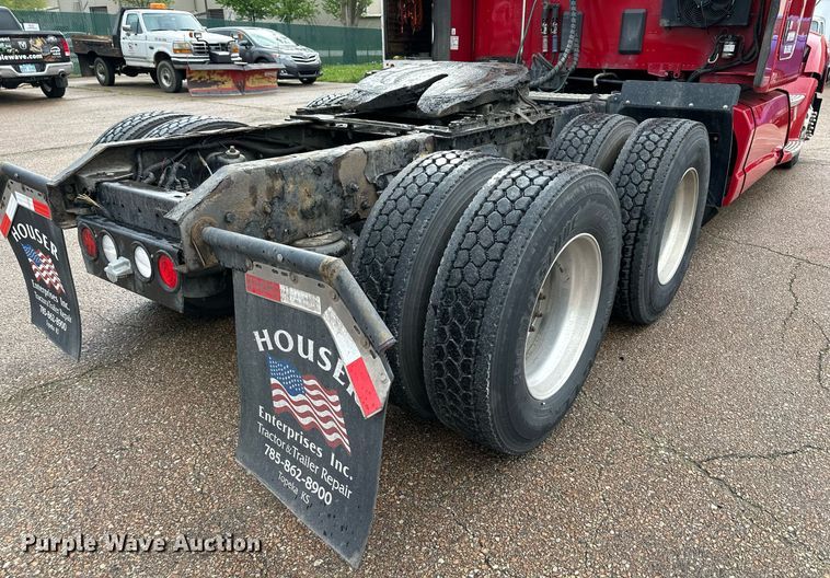 image for item DO4932 2014 Kenworth T680  semi truck