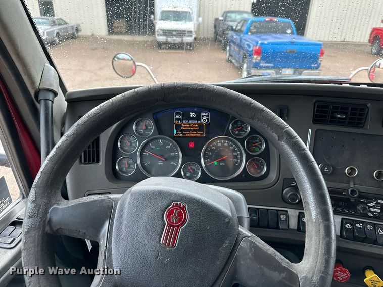 image for item DO4932 2014 Kenworth T680  semi truck