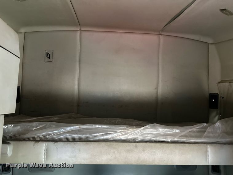 image for item DO4932 2014 Kenworth T680  semi truck