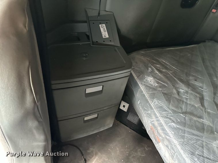 image for item DO4932 2014 Kenworth T680  semi truck