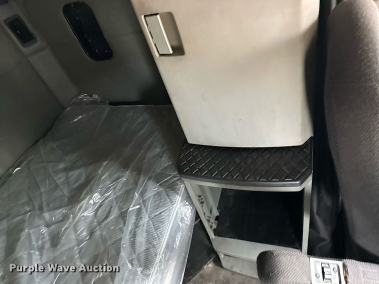 image for item DO4932 2014 Kenworth T680  semi truck