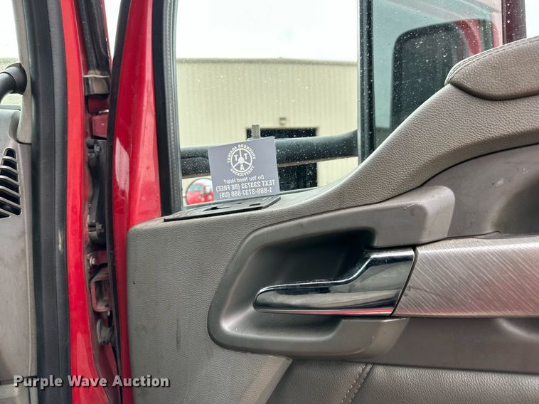 image for item DO4932 2014 Kenworth T680  semi truck