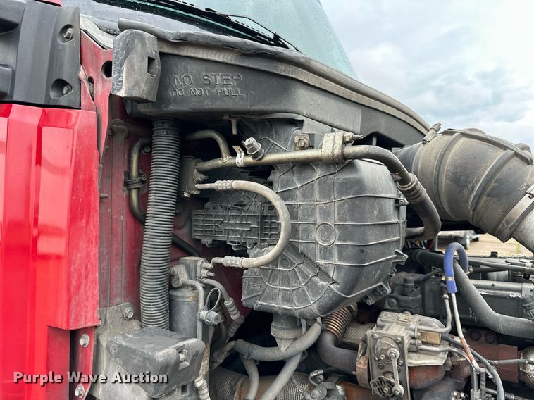 image for item DO4932 2014 Kenworth T680  semi truck