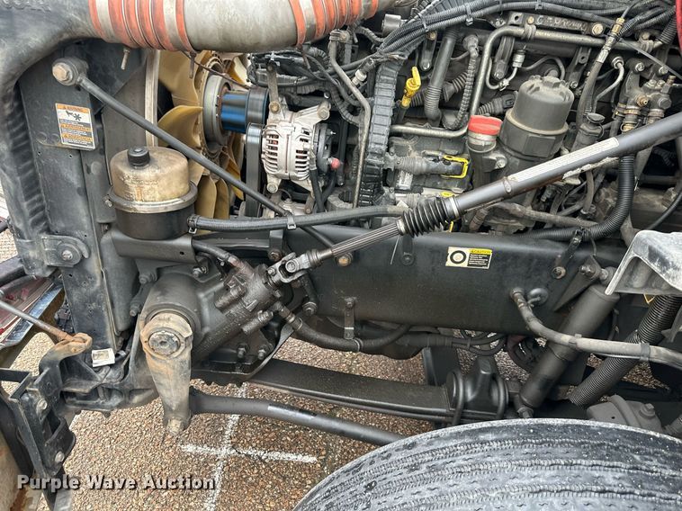 image for item DO4932 2014 Kenworth T680  semi truck