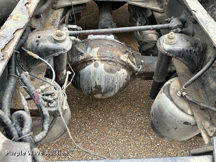 image for item DO4932 2014 Kenworth T680  semi truck