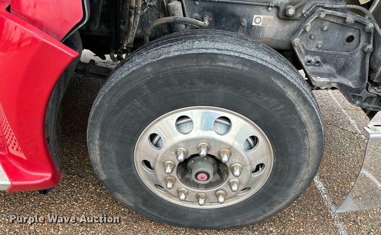 image for item DO4932 2014 Kenworth T680  semi truck