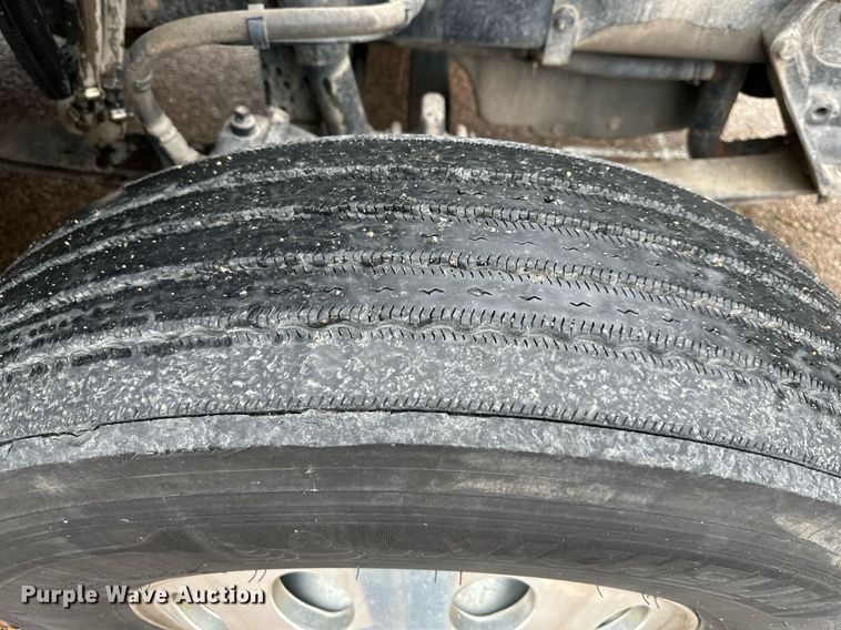 image for item DO4932 2014 Kenworth T680  semi truck