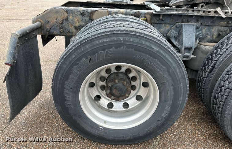 image for item DO4932 2014 Kenworth T680  semi truck