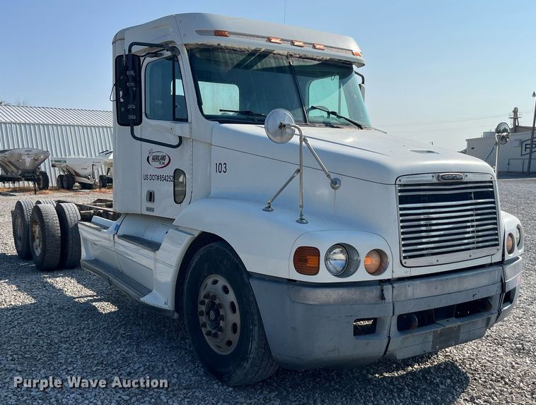 image for item DP0520 2000 Freightliner FLC120  truck cab and chassis